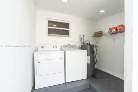 Casa en venta en North Miami Beach, Florida, 4 dormitorios, 203.46 m2 № 1942214 - foto 17