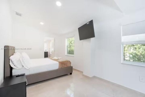 Casa en venta en North Miami Beach, Florida, 4 dormitorios, 203.46 m2 № 1942214 - foto 26
