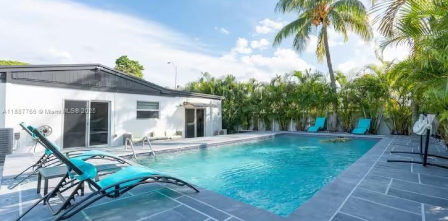 House in North Miami Beach, Florida 4 bedrooms, 203.46 sq.m. № 1942214