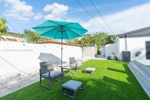 House in North Miami Beach, Florida 4 bedrooms, 203.46 sq.m. № 1942214 - photo 3