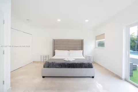 House in North Miami Beach, Florida 4 bedrooms, 203.46 sq.m. № 1942214 - photo 6