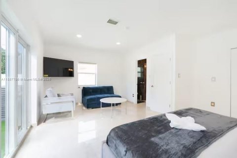 House in North Miami Beach, Florida 4 bedrooms, 203.46 sq.m. № 1942214 - photo 23