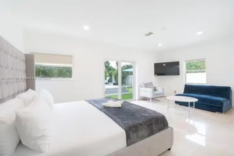 House in North Miami Beach, Florida 4 bedrooms, 203.46 sq.m. № 1942214 - photo 27