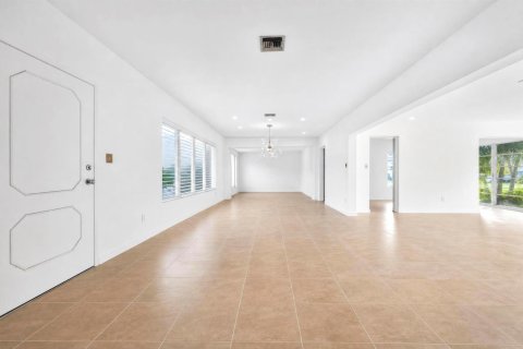 Casa en venta en Fort Lauderdale, Florida, 3 dormitorios, 220.18 m2 № 2352072 - foto 3