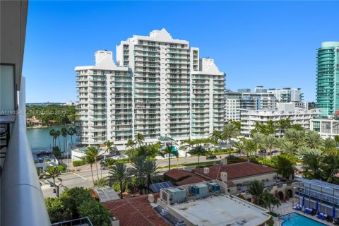 Condo in Miami Beach, Florida, 2 bedrooms  № 1994069 - photo 5