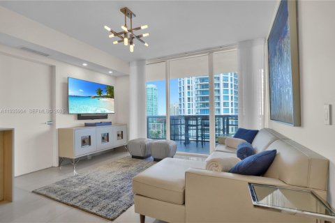 Condo in Miami Beach, Florida, 2 bedrooms  № 1994069 - photo 25