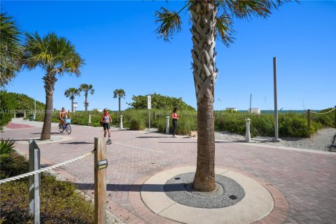 Condo in Miami Beach, Florida, 2 bedrooms  № 1994069 - photo 7