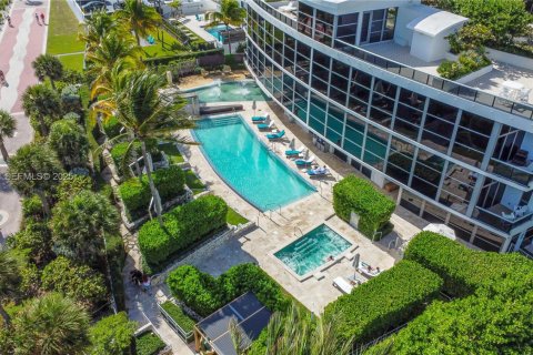 Condo in Miami Beach, Florida, 2 bedrooms  № 1994069 - photo 18
