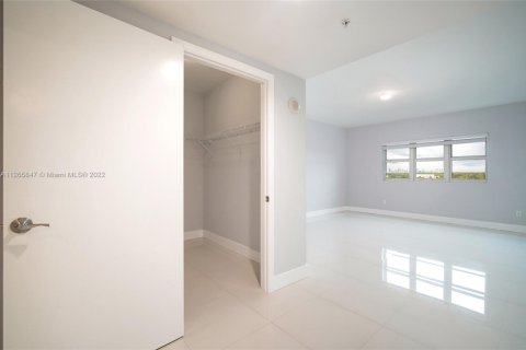 Condominio en venta en North Miami, Florida, 3 dormitorios, 167.32 m2 № 1712137 - foto 22