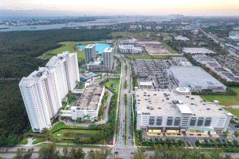 Condominio en venta en North Miami, Florida, 3 dormitorios, 167.32 m2 № 1712137 - foto 4
