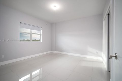 Condominio en venta en North Miami, Florida, 3 dormitorios, 167.32 m2 № 1712137 - foto 29