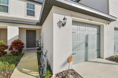Townhouse in Tampa, Florida 2 bedrooms, 150.59 sq.m. № 2350063