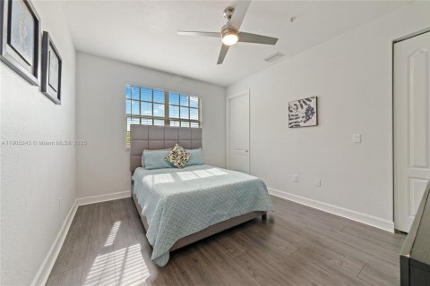 Condo in Pembroke Pines, Florida, 3 bedrooms  № 1955911 - photo 8