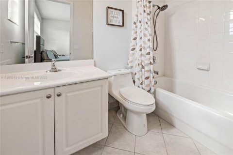 Condo in Pembroke Pines, Florida, 3 bedrooms  № 1955911 - photo 9