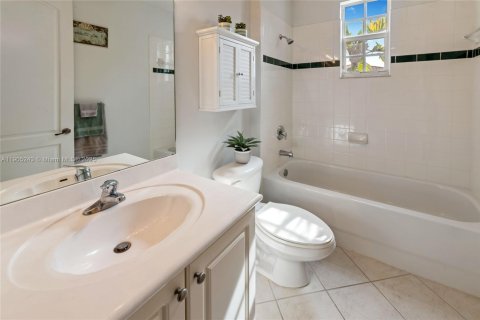 Condo in Pembroke Pines, Florida, 3 bedrooms  № 1955911 - photo 7