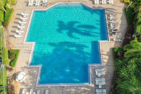 Condo in Pembroke Pines, Florida, 3 bedrooms  № 1955911 - photo 17