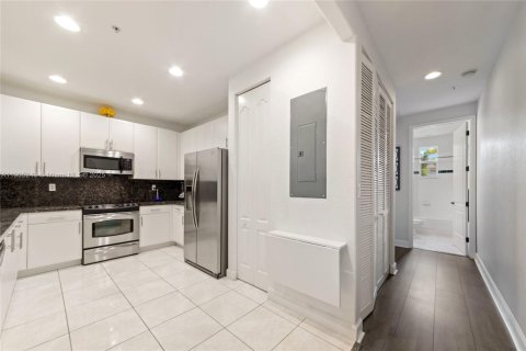 Condo in Pembroke Pines, Florida, 3 bedrooms  № 1955911 - photo 5