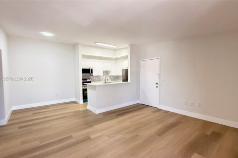 Condominio en alquiler en Miami, Florida, 2 dormitorios, 80.82 m2 № 2026121 - foto 4