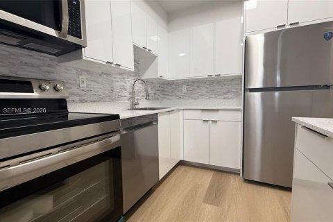 Condominio en Miami, Florida, 2 dormitorios  № 2026121