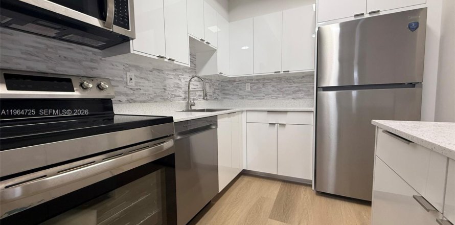 Condominio en Miami, Florida, 2 dormitorios  № 2026121