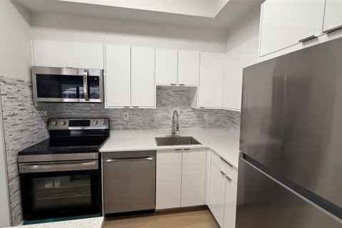 Condominio en alquiler en Miami, Florida, 2 dormitorios, 80.82 m2 № 2026121 - foto 2