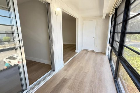 Condominio en alquiler en Miami, Florida, 2 dormitorios, 80.82 m2 № 2026121 - foto 14