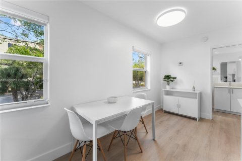 Condo in Fort Lauderdale, Florida, 1 bedroom  № 2018769 - photo 5