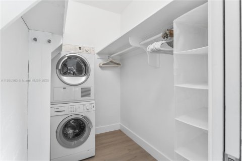 Condo in Fort Lauderdale, Florida, 1 bedroom  № 2018769 - photo 10