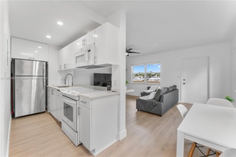 Condo in Fort Lauderdale, Florida, 1 bedroom  № 2018769 - photo 6