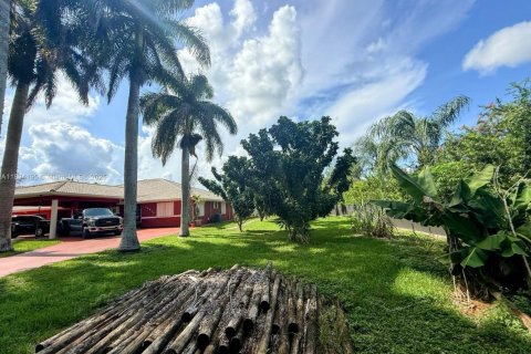 House in Homestead, Florida 7 bedrooms, 342.07 sq.m. № 1814896 - photo 12