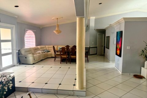 House in Homestead, Florida 7 bedrooms, 342.07 sq.m. № 1814896 - photo 9