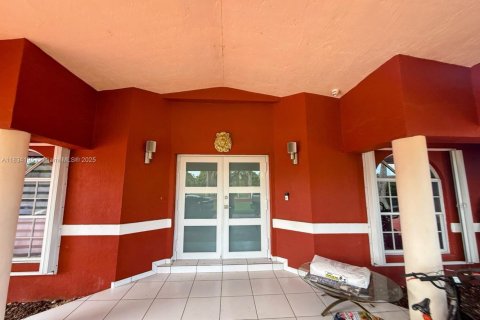 House in Homestead, Florida 7 bedrooms, 342.07 sq.m. № 1814896 - photo 3