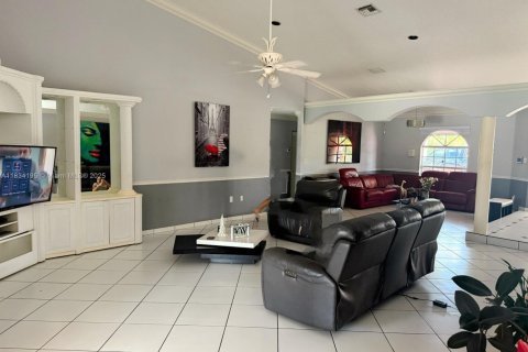 House in Homestead, Florida 7 bedrooms, 342.07 sq.m. № 1814896 - photo 7