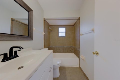 Propiedad comercial en venta en Tarpon Springs, Florida, 4 dormitorios, 156.08 m2 № 2101722 - foto 23