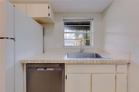 Propiedad comercial en venta en Tarpon Springs, Florida, 4 dormitorios, 156.08 m2 № 2101722 - foto 9