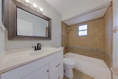 Propiedad comercial en venta en Tarpon Springs, Florida, 4 dormitorios, 156.08 m2 № 2101722 - foto 24