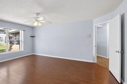 Купить виллу или дом в Купер-Сити, Флорида 4 спальни, 172.52м2, № 2028748 - фото 19