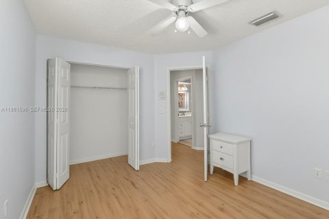 Купить виллу или дом в Купер-Сити, Флорида 4 спальни, 172.52м2, № 2028748 - фото 30