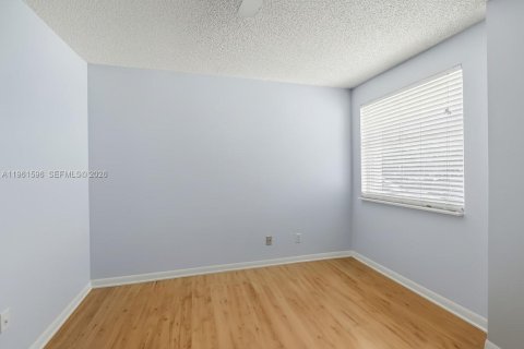 Купить виллу или дом в Купер-Сити, Флорида 4 спальни, 172.52м2, № 2028748 - фото 29