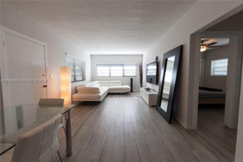 Copropriété à louer à Miami, Floride: 1 chambre, 58.34 m2 № 2240947 - photo 6