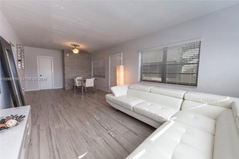 Copropriété à louer à Miami, Floride: 1 chambre, 58.34 m2 № 2240947 - photo 9