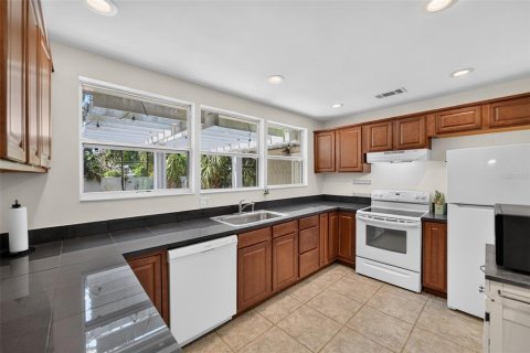 Casa en alquiler en Orlando, Florida, 2 dormitorios, 98.57 m2 № 2157603 - foto 4