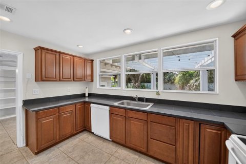 Casa en alquiler en Orlando, Florida, 2 dormitorios, 98.57 m2 № 2157603 - foto 3