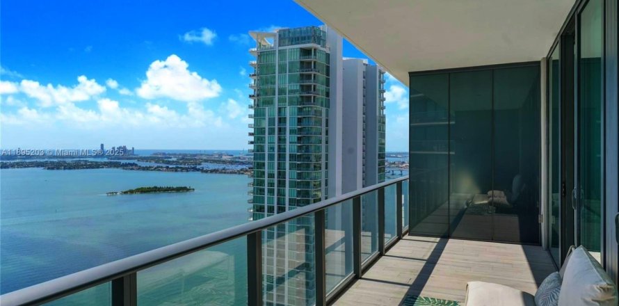 Кондоминиум с 2 спальнями в Майами, Флорида № 1957005