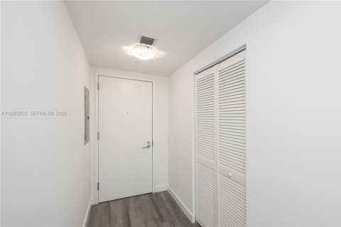 Copropriété à vendre à Miami, Floride: 2 chambres, 96.99 m2 № 2328559 - photo 14