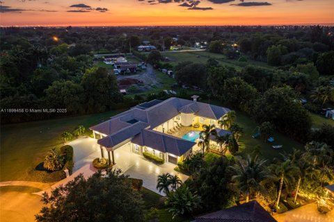 Villa ou maison à vendre à Davie, Floride: 9 chambres, 521.46 m2 № 1951100 - photo 2