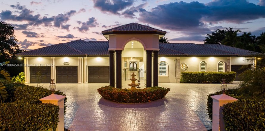 Villa ou maison à Davie, Floride 9 chambres, 521.46 m2 № 1951100