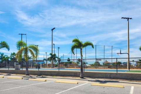 Condo in Madeira Beach, Florida, 1 bedroom  № 2121647 - photo 23