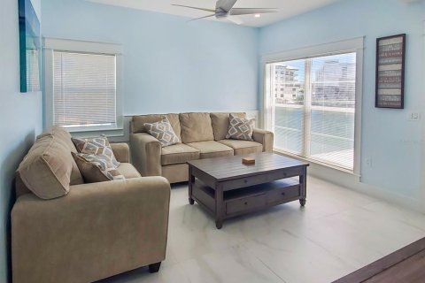 Condo in Madeira Beach, Florida, 1 bedroom  № 2121647 - photo 3