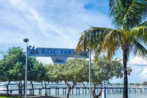 Condo in Madeira Beach, Florida, 1 bedroom  № 2121647 - photo 22